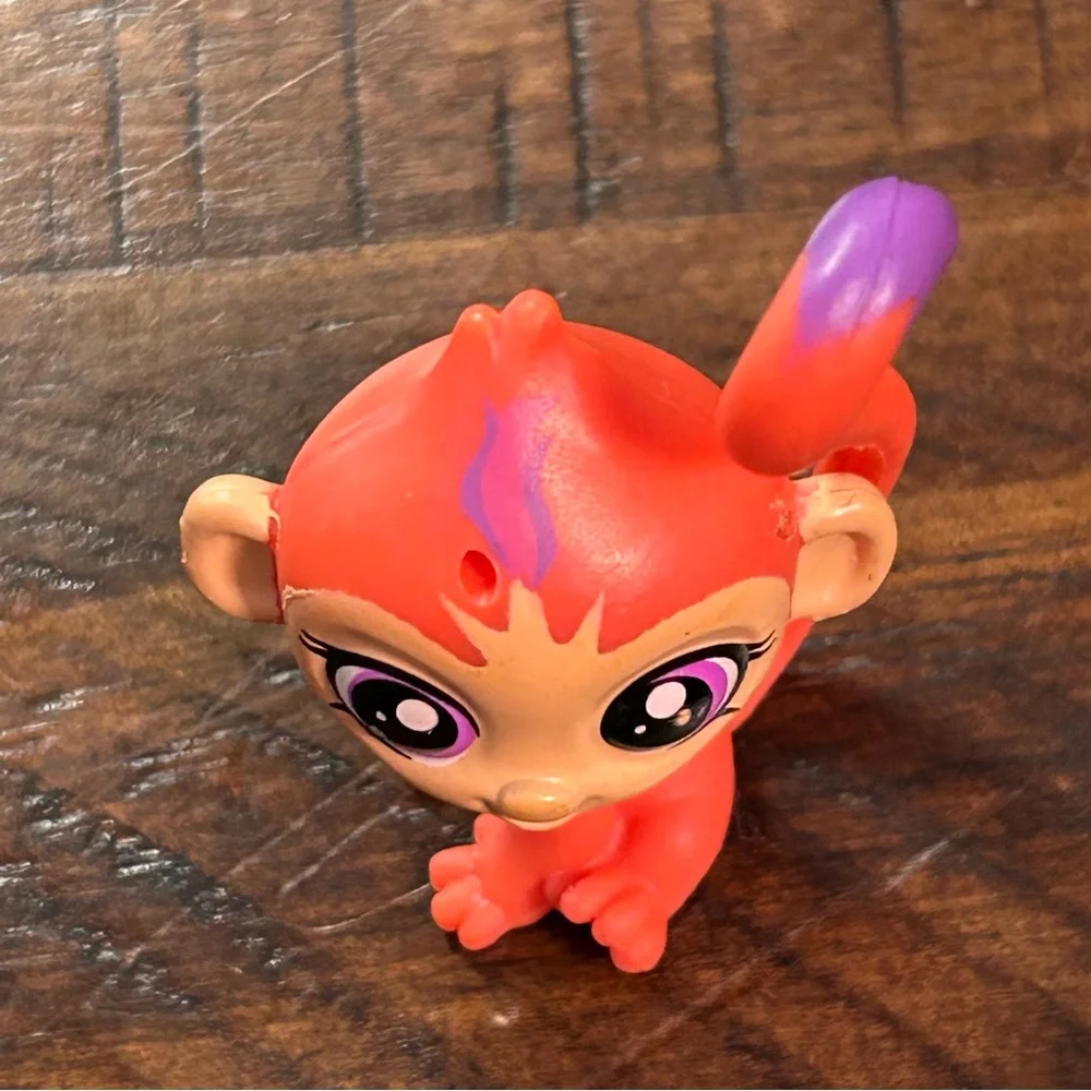 Littlest Pet Shop #4015 Kelvin Vinning‎ Baby w/Purple Eyes Monkey Mini
